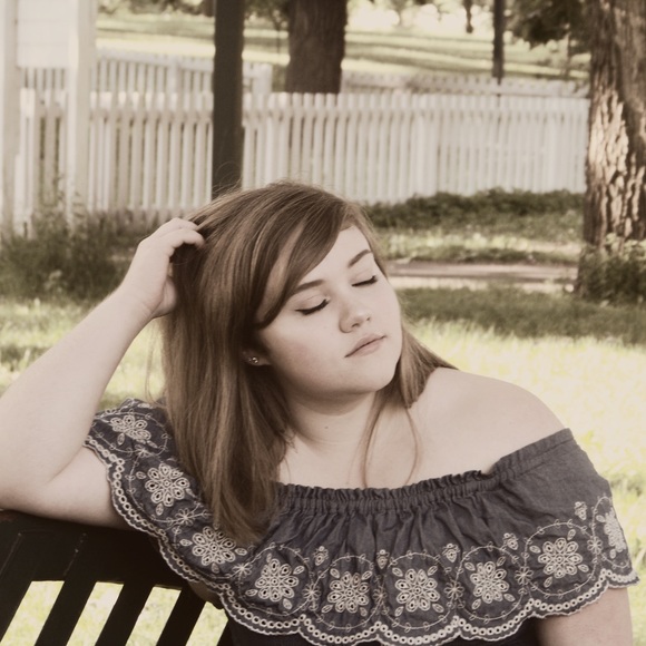 Meet your Posher, Chloe - Picture 1 of 1